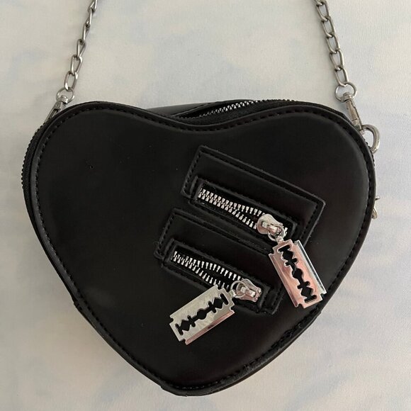 Black Gothic Heart Shaped Blade Zipper Chain Shoulder Bag Purse - Picture 2 of 7